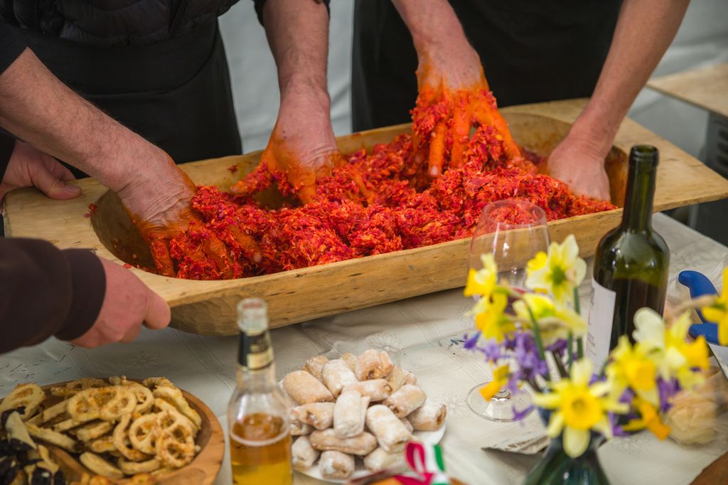 Kolbászkészítő vigadalom Mezőtúr kolbászfesztivál kolbásztöltő verseny kolbászsütő megmérettetés
20260321 Mezőtúr
fotó: Németh András Péter NAP