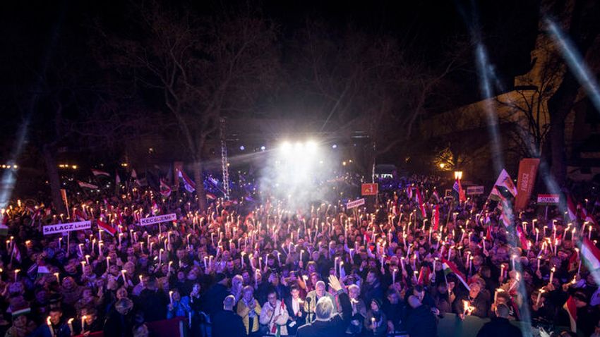 Országjárás: csordultig megtelt Kecskemét Fő tere