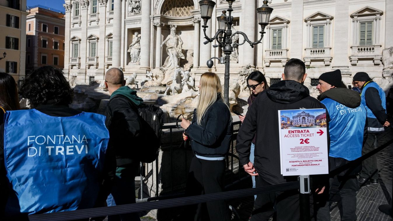 Csaknem félmillió eurót hozott egy hónap alatt a római városkasszának a fizetős Trevi-kút