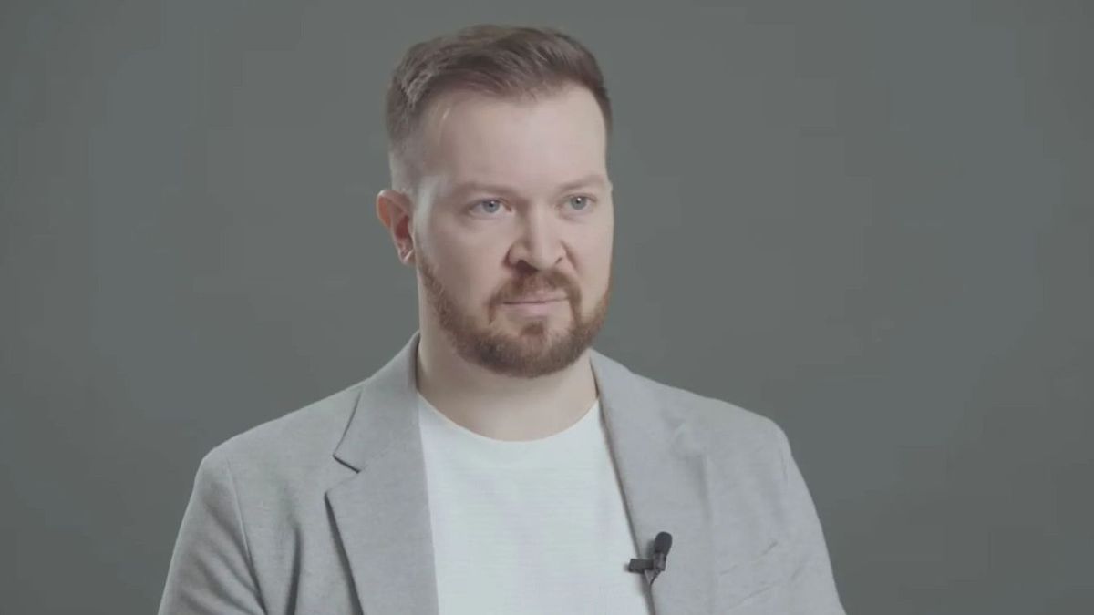 Szabó százados története ugyanarról szól kicsiben, mint a Tiszáé nagyban: a félműveltek tragédiájáról