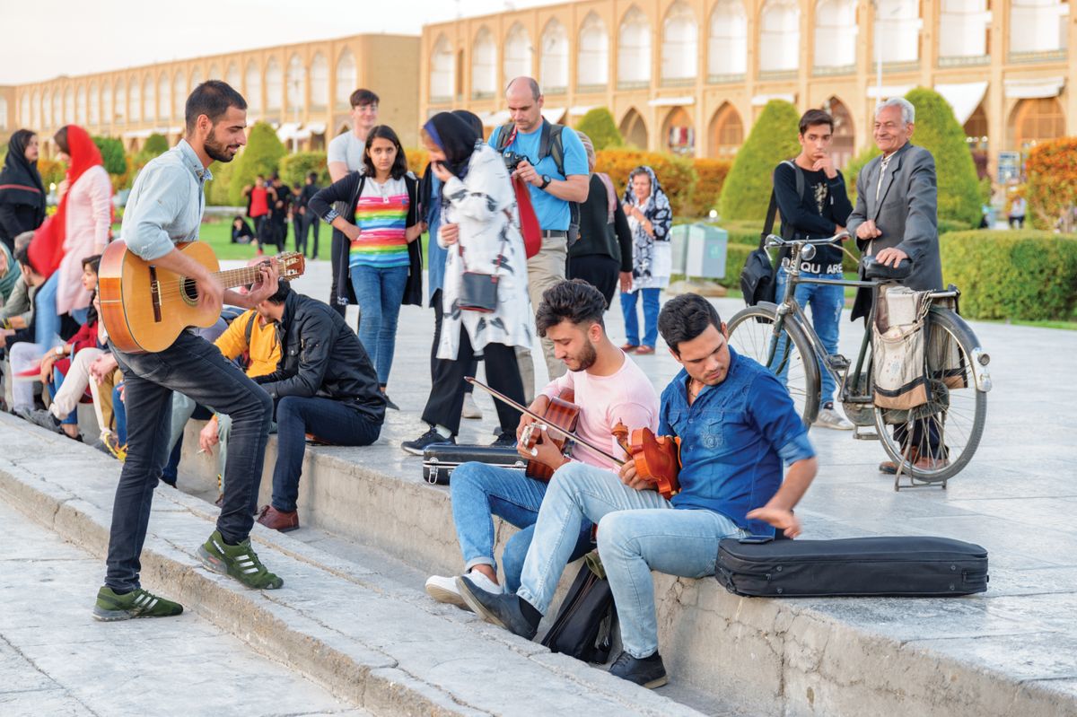 Isfahan,,Iran,-,24,October,,2018:,Young,Iranian,People,Playing