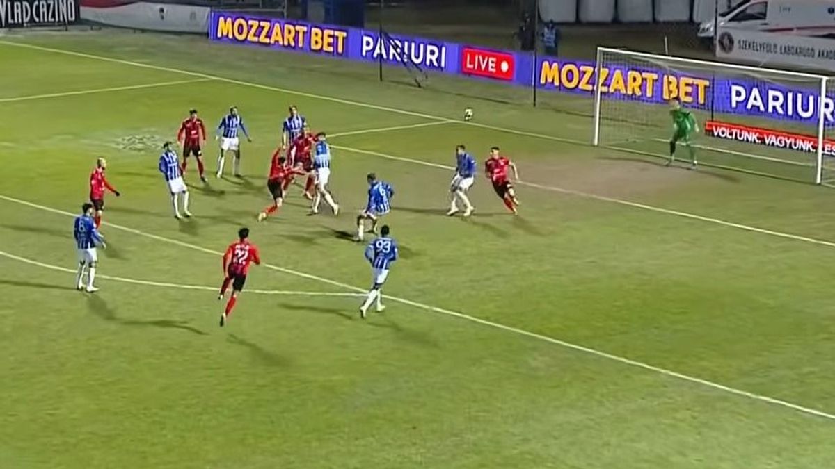 Leesett az álluk: ollózós góllal sokkolta a magyar focista Romániát (VIDEÓ)