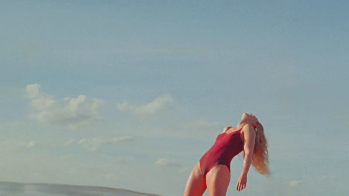 Kellemetlen élmény Kristen Stewart első rendezése, A víz kronológiája. Forrás: Mozidózis.