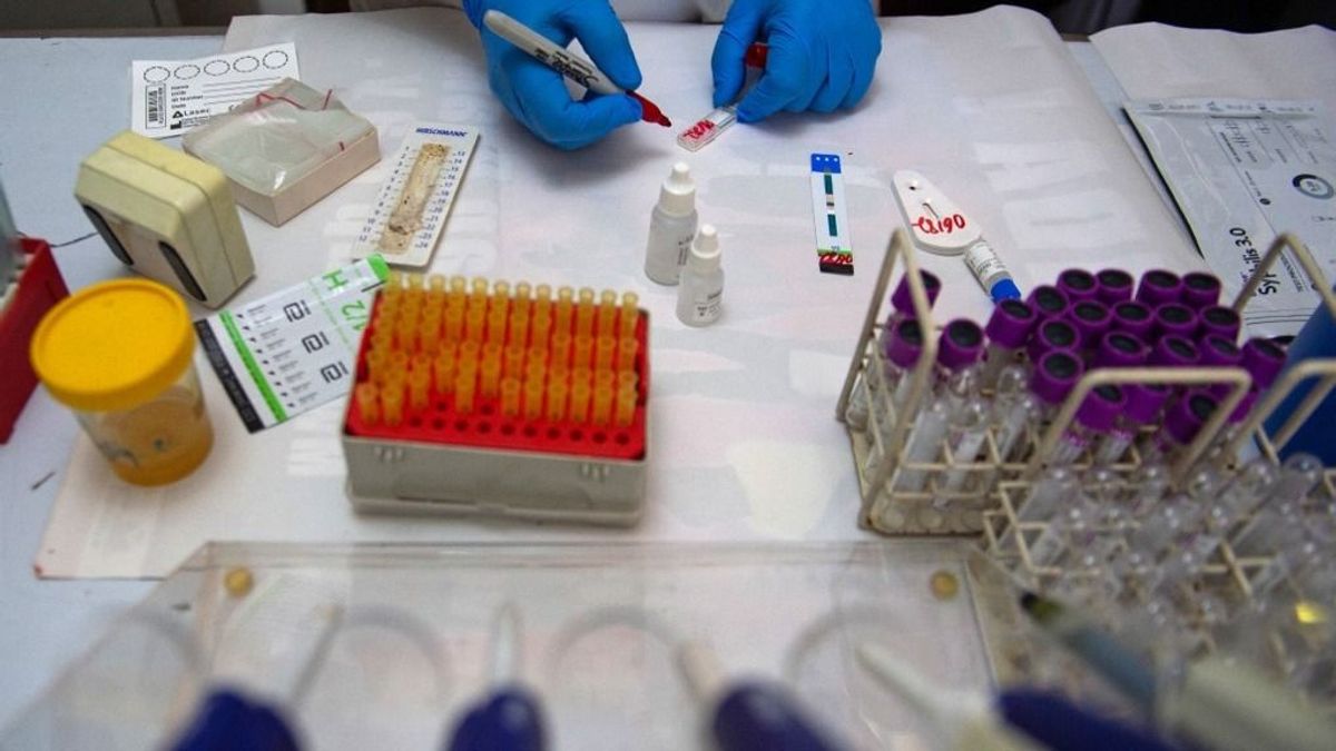 Halálos vírus terjed Európában: jobb lesz vigyázni, nagyon nehéz felismerni a tüneteket