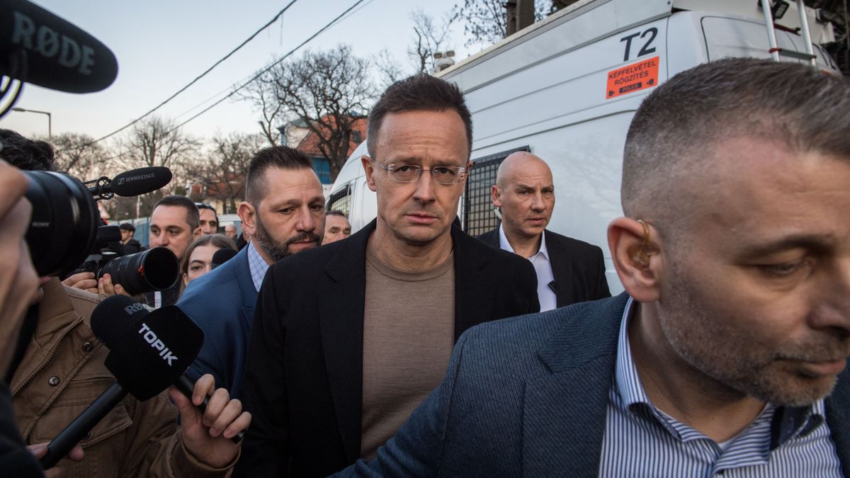 Lehallgatási botrány rázta meg a közéletet, sorra érkeznek a reakciók, miközben az orosz hadsereg nagyszabású offenzívát indított