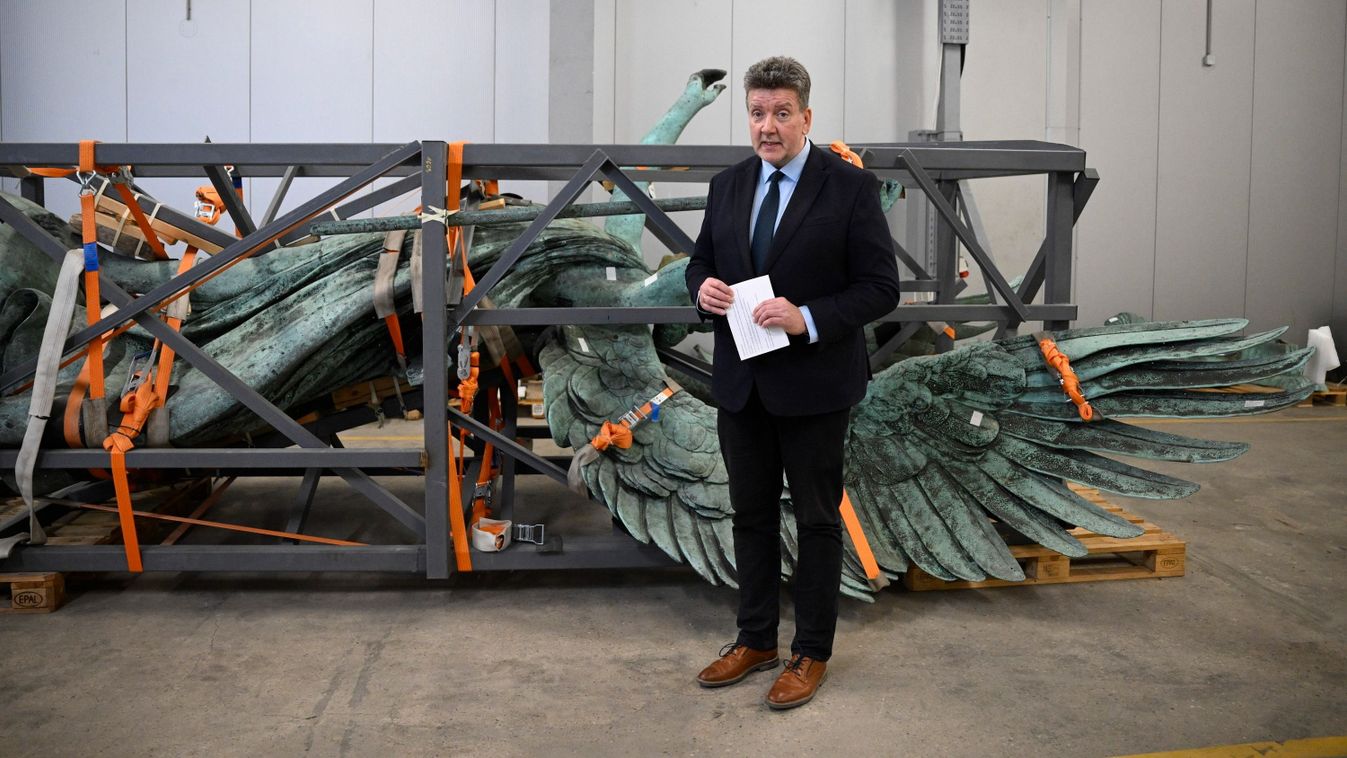 Az év végén kerülhet vissza Gábriel arkangyal szobra a Hősök terére