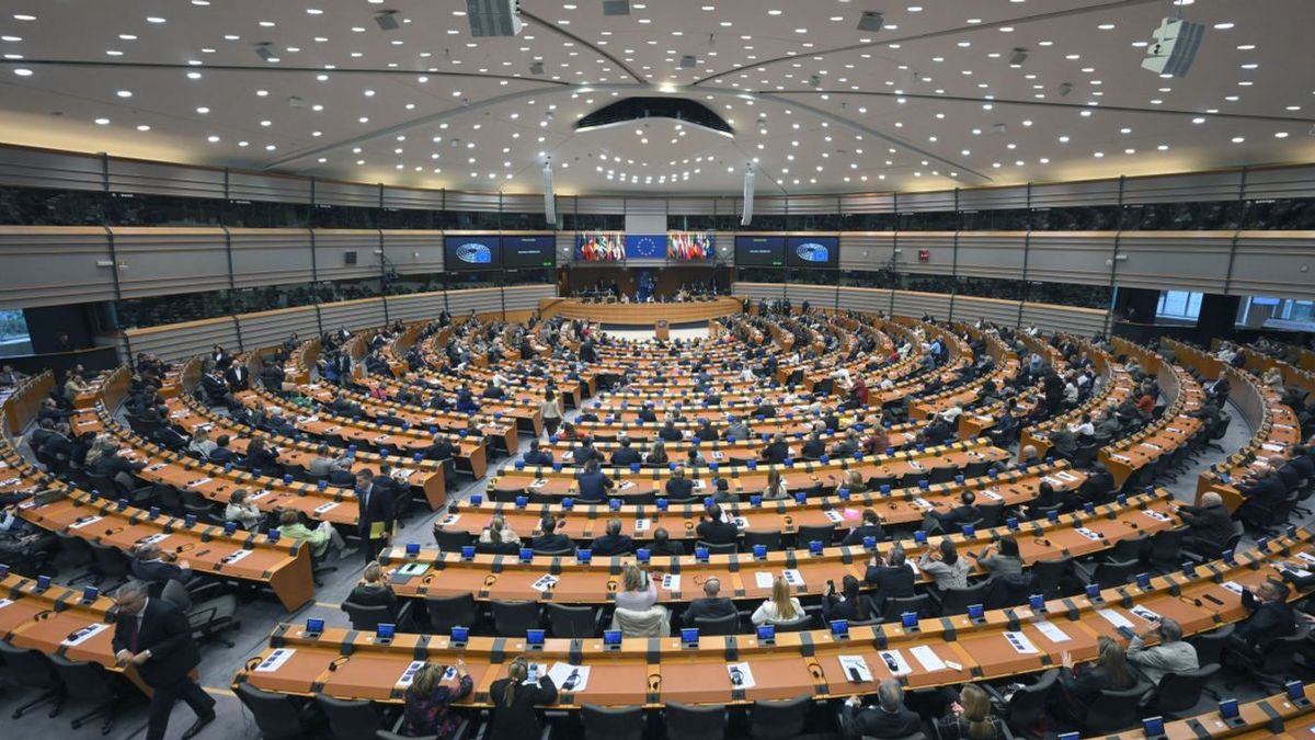 Nem engedi tovább az Európai Parlament a tech cégeknek a felhasználók ellenőrzését