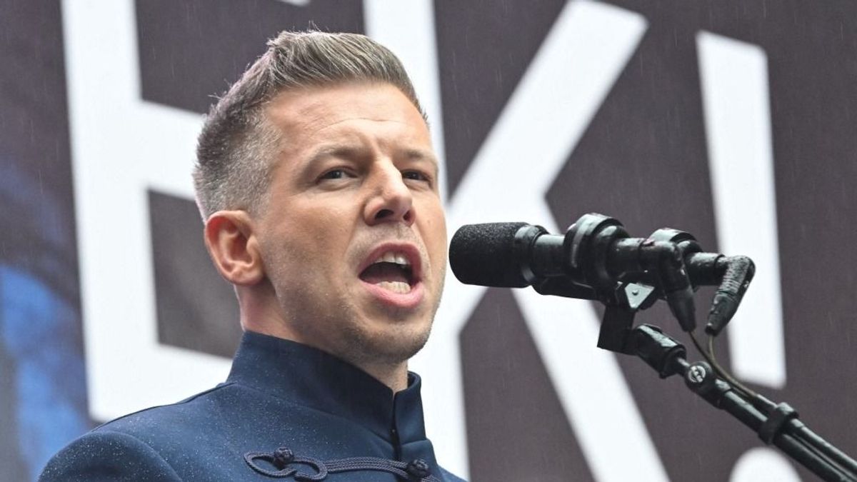 Rendkívüli: tiszás biztonsági őrök támadtak a Megafon drónfelvételeket készítő kollégájára (VIDEÓ)