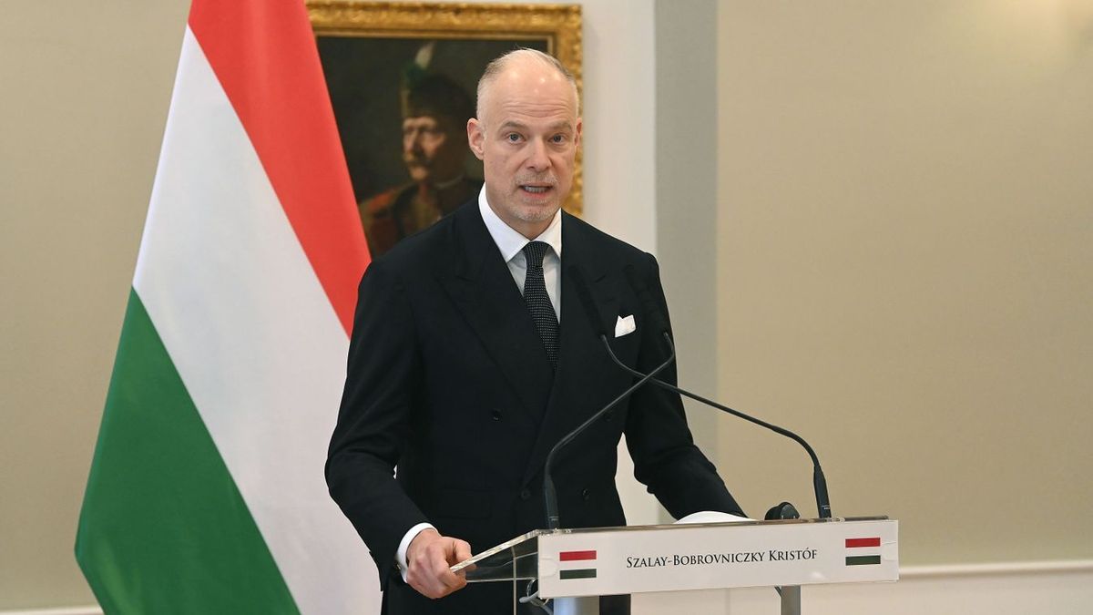 Bejelentette a honvédelmi miniszter: kivonják a magyar katonákat Irakból