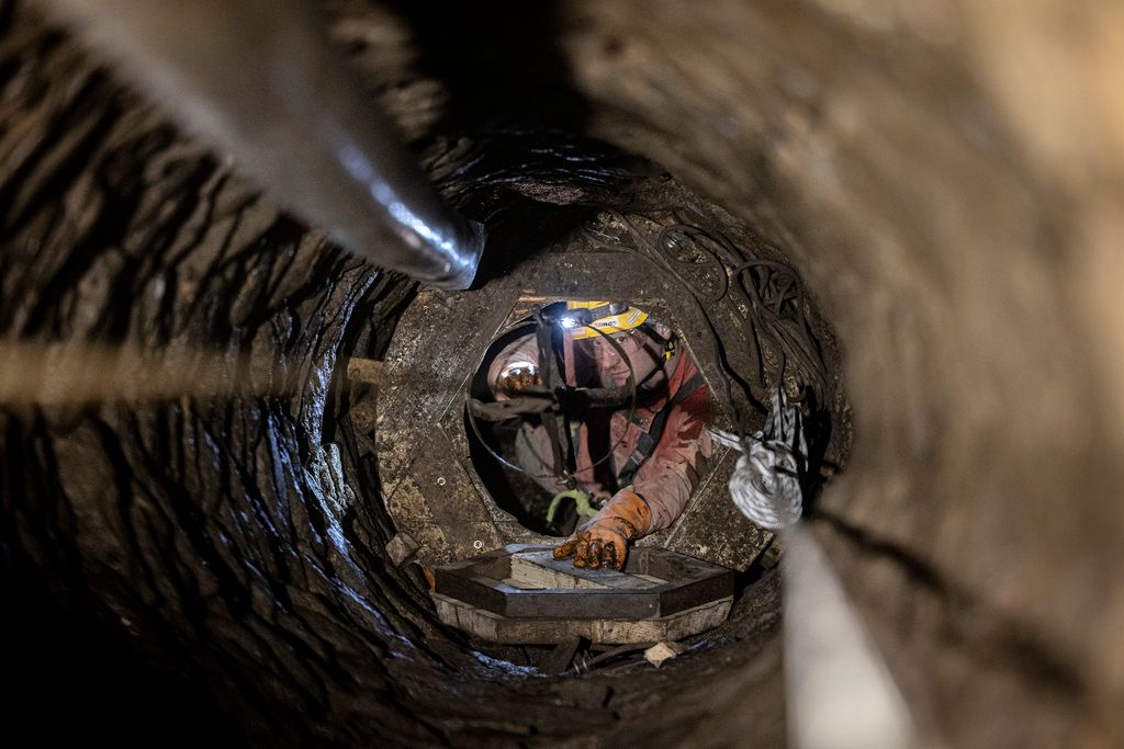 20260227 Somlóhegy Taposókút Somlóvásárhelyen amely a XIX század elején épült ipari műemlék. Barlangi mentő csapat dolgozik a kút teljes mélységének a kitisztításán.  Fotó: Kállai Márton KM