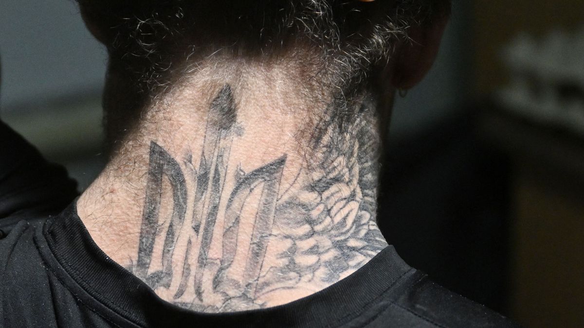 Egészen hátborzongató: online adatbázisba feltöltött tetoválásokkal azonosítják a holttesteket Ukrajnában