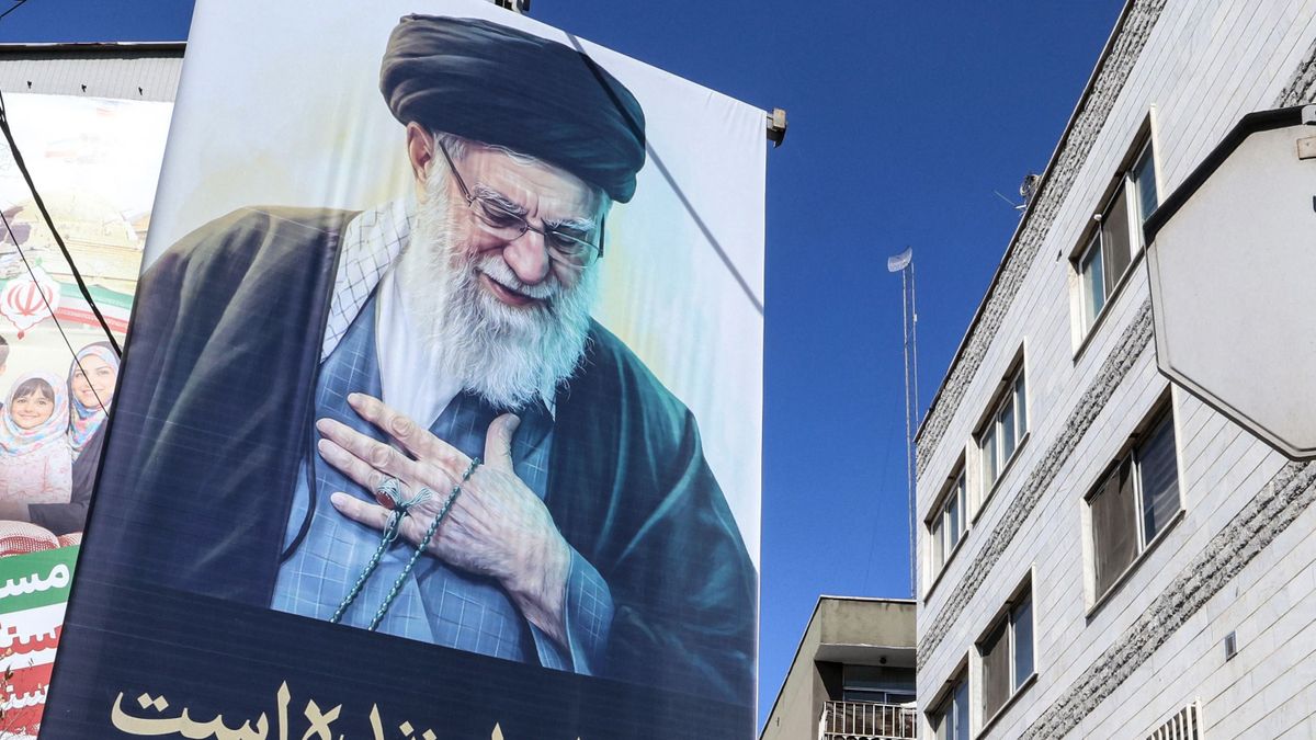 Azt rebesgetik, ő lehet az utódja a meggyilkolt iráni felső vezetőnek