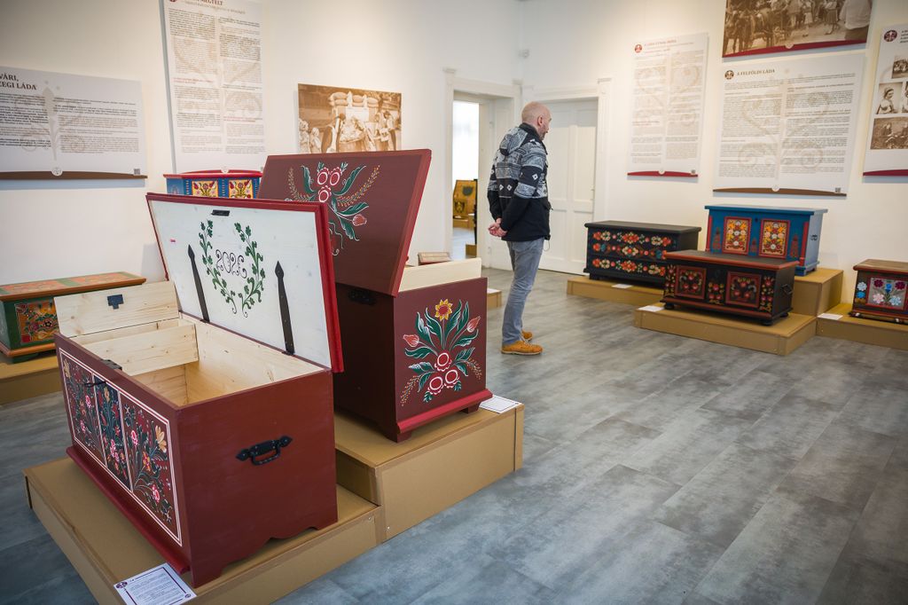 20260223 Balassagyarmat 
Kelengyeládák és titkaik kiállítás a Jánossy Képtárban. 

Fotó: Németh András Péter  NAP 
MW 

A képen: kelengyeláda 