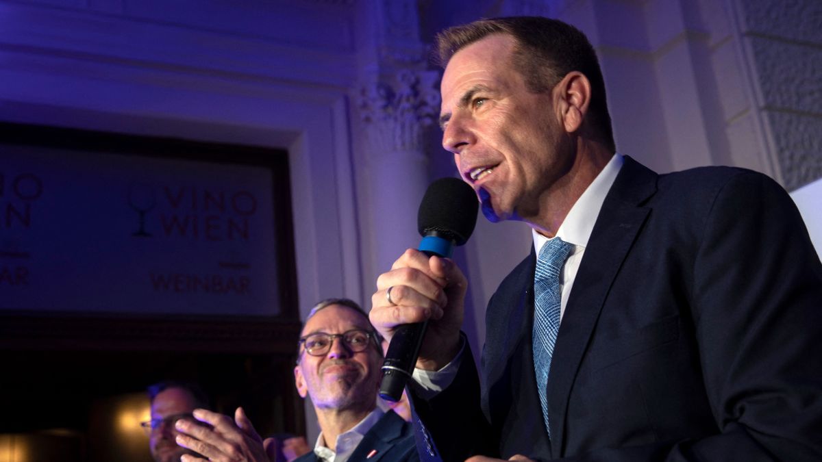 Orbán Viktor melletti kiállásra szólított fel az EP-ben az osztrák képviselő – Magyar Péterék anyapártja leszavazta (VIDEÓ)