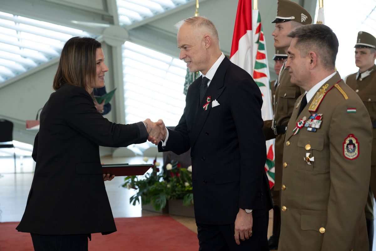 BÖRÖNDI Gábor; JANURIK Kinga; SZALAY-BOBROVNICZKY Kristóf Magyar Bronz Érdemkereszt 