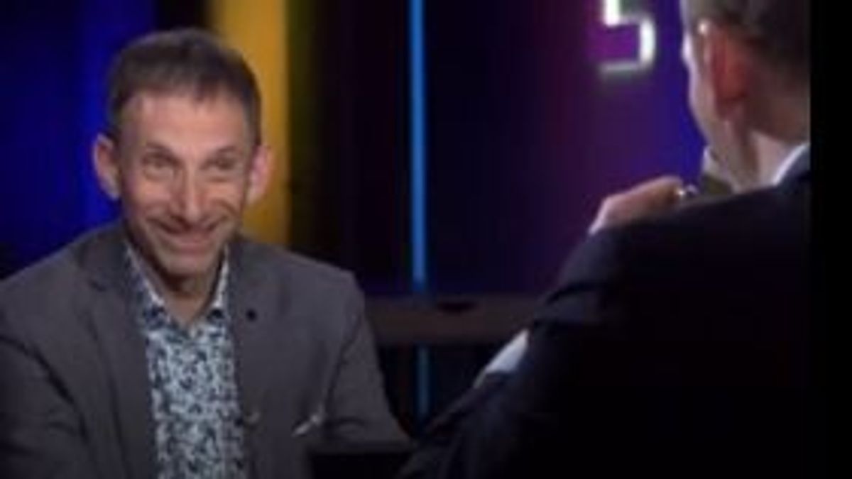 Újabb megdöbbentő felvétel került elő: egy ukrán újságíró nevetve magyarázza el, hogyan játszik össze Brüsszel és Zelenszkij (VIDEÓ)