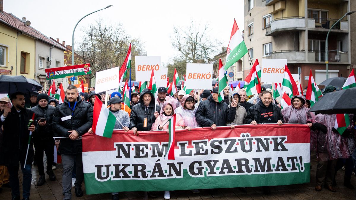 Eshet eső, fújhat szél, Orbán Viktorra tömegek kíváncsiak (GALÉRIA)