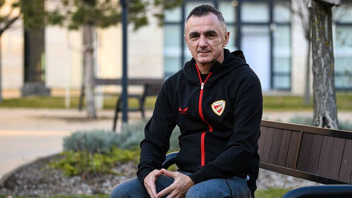 Bemutatták az NB I-es klub új edzőjét, a szurkolók lázadnak: „Mindenki rajtunk röhög”