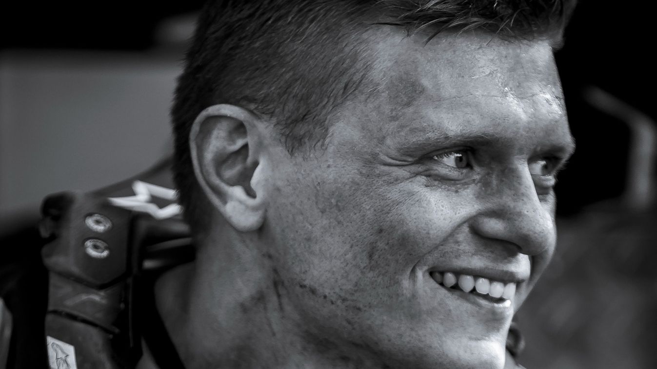 Zúg a&nbsp;motor, pörög&nbsp;az&nbsp;adrenalin