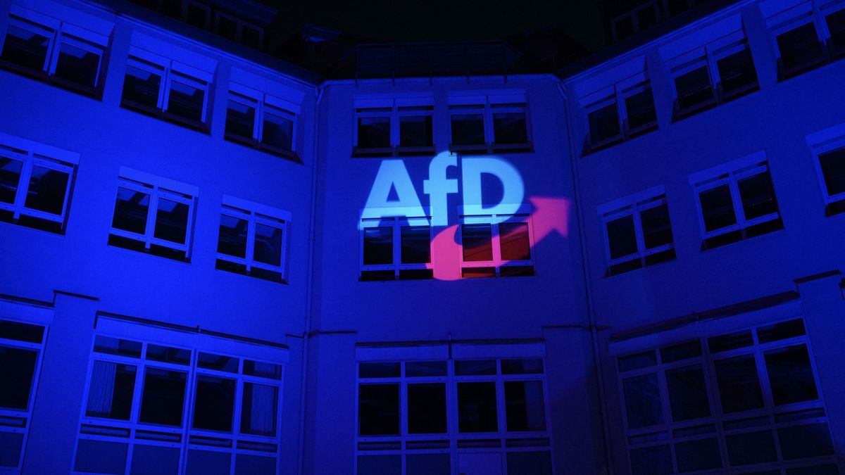 A világ legbénább terroristája: fel akarta gyújtani az AfD székházát, ehelyett egy műhelyt lobbantott lángra