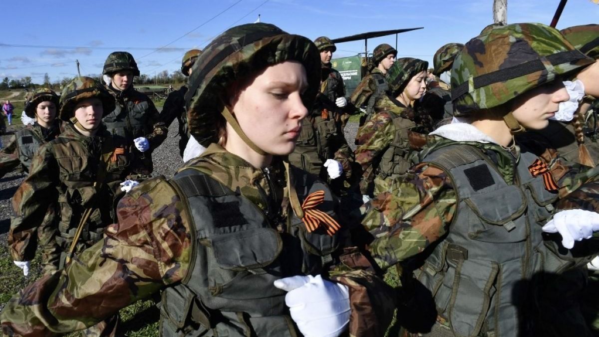 Ez felér egy beismeréssel: egyre többen követelik Ukrajnában a kamaszok katonai kiképzését