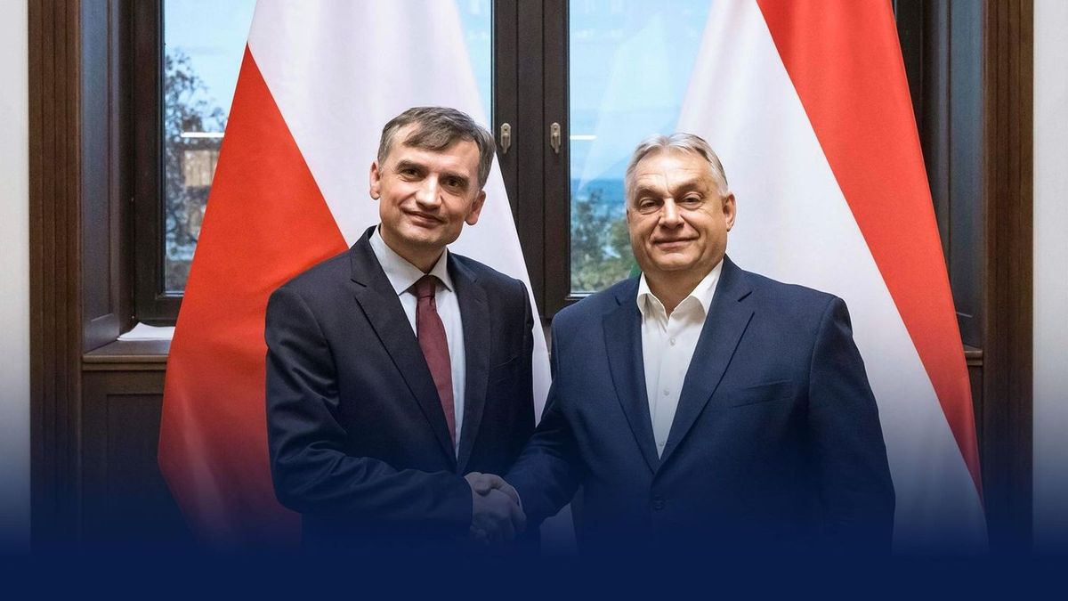 Lengyel politikusok – a jogi elemző szerint több tényező is befolyásolhatja a sorsukat.