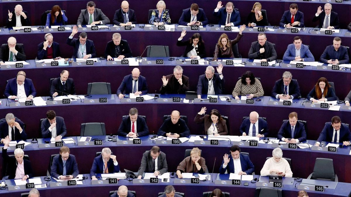 Most már meg sem lepődünk: újabb Ukrajnát támogató, költséges intézkedést szavazott meg az Európai Parlament