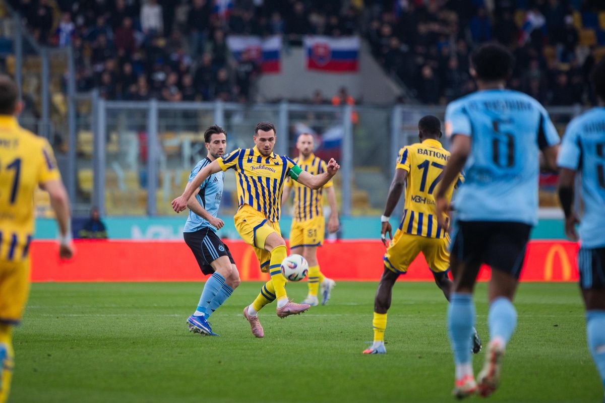 DAC-Slovan magyargyalázó pozsonyi szurkolók