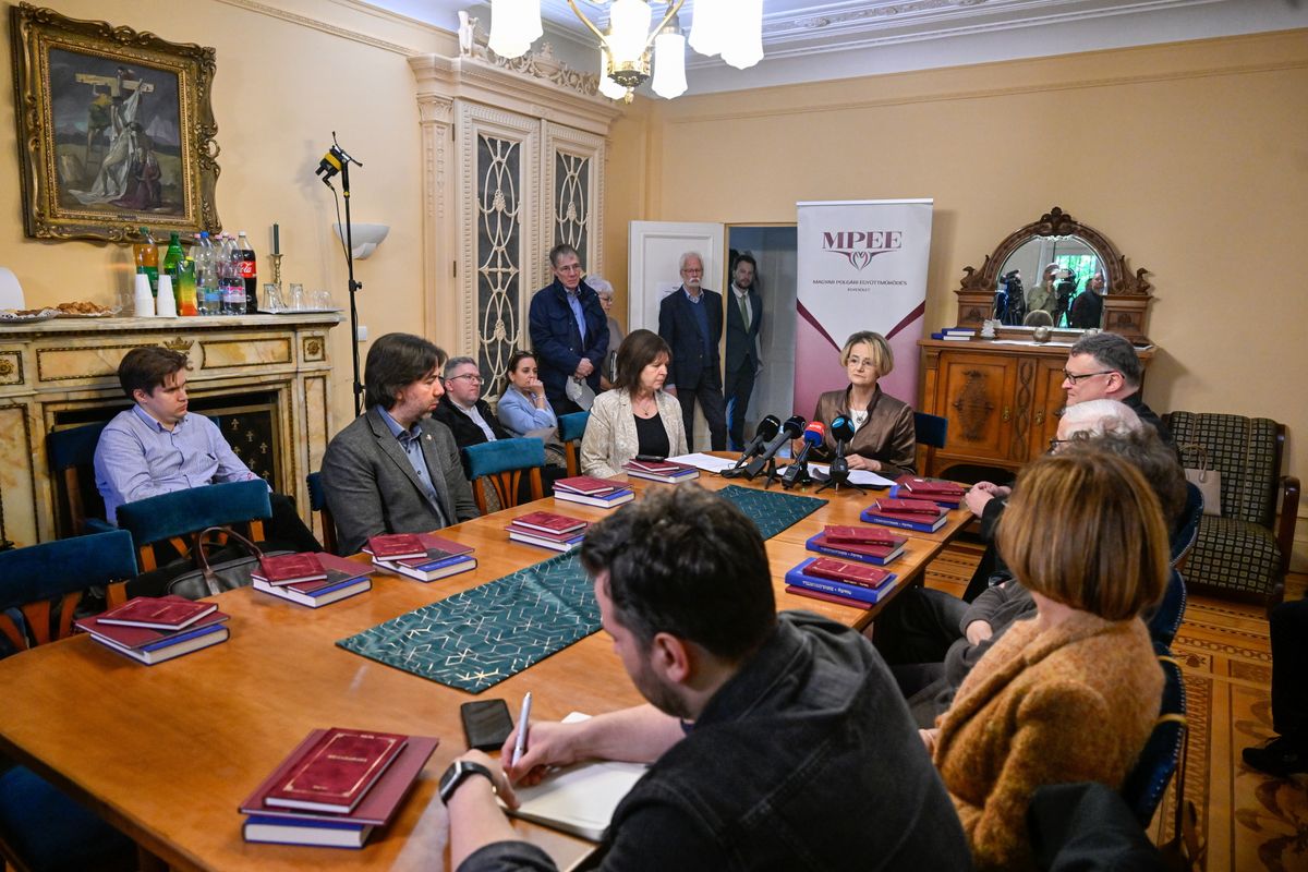 HORVÁTH Ágnes; GYÕRI Enikõ