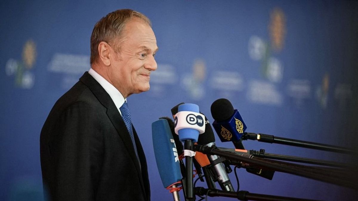 „Nem bízunk Amerikában” – Donald Tusk nekiment Trumpnak, miközben küszöbön álló orosz támadást vizionál