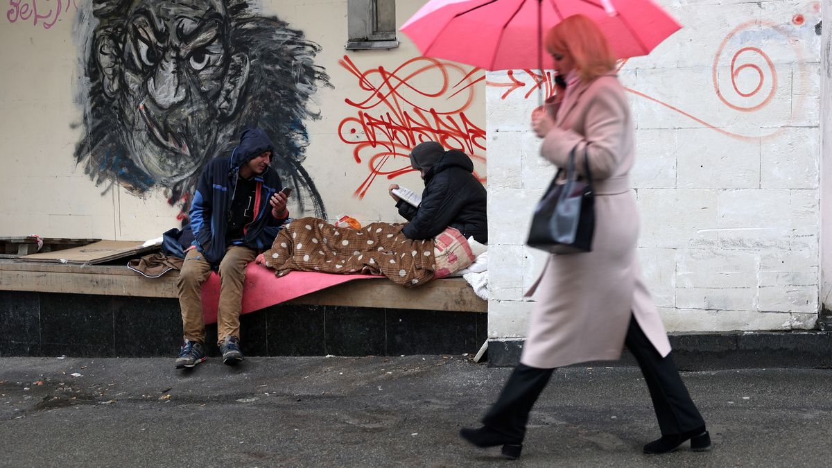 Majdnem minden harmadik ukrán a szegénységi küszöb alatt él: ezt tette az országgal a pusztítás, a hadigazdaság és a sorozások