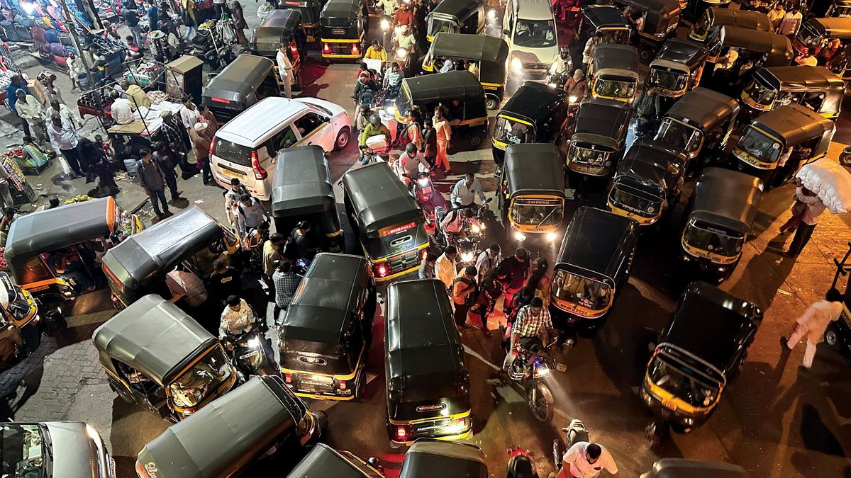 Egyre éhesebb a sárkány és az elefánt