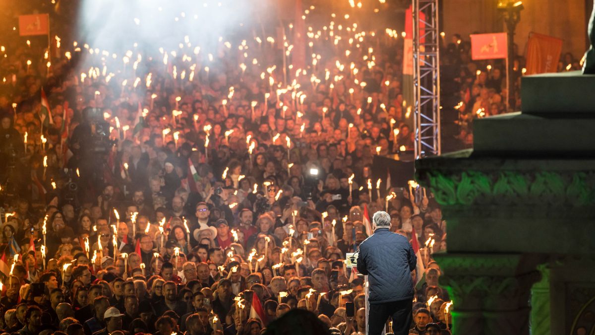 Óriási tömeg és ünnepi hangulat – így zárta le a Fidesz a 2026-os kampányt (GALÉRIA)