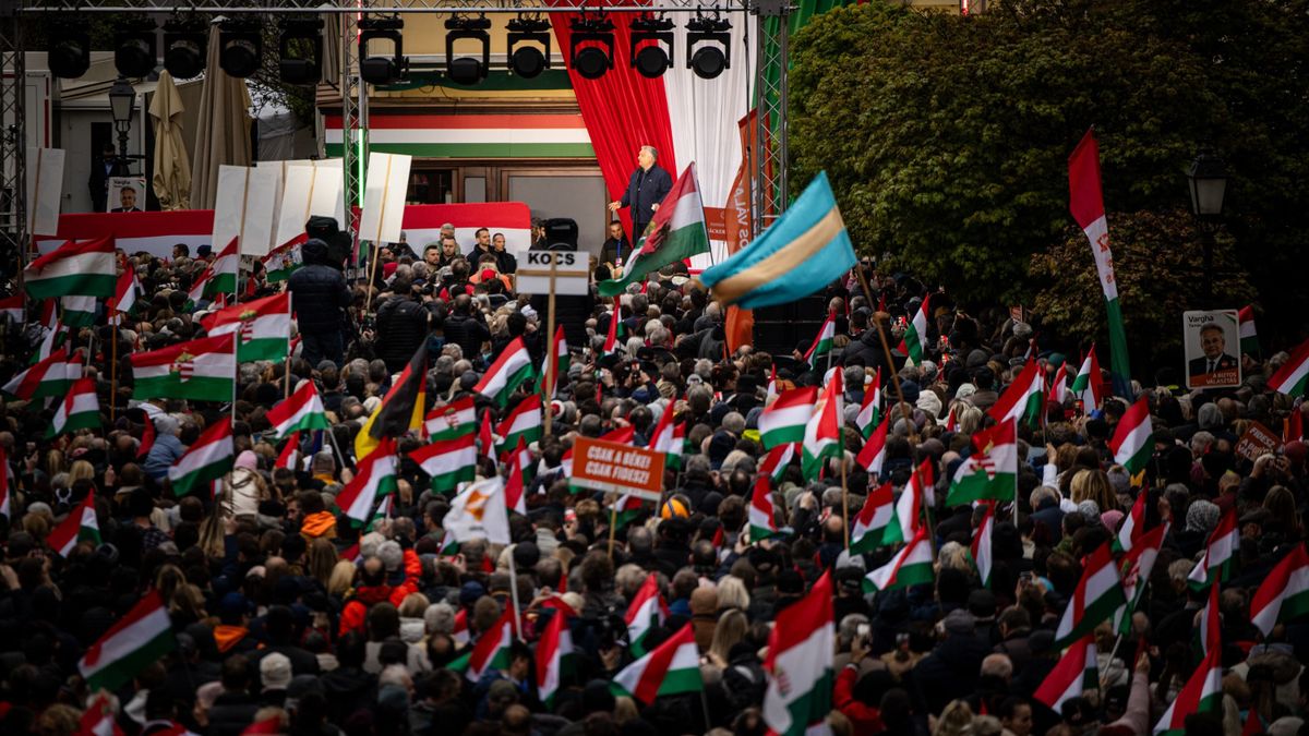 Székesfehérvár eddig mindig szerencsét hozott: hatalmas tömeg gyűlt össze Orbán Viktor országjárásának utolsó vidéki helyszínén is (GALÉRIA)