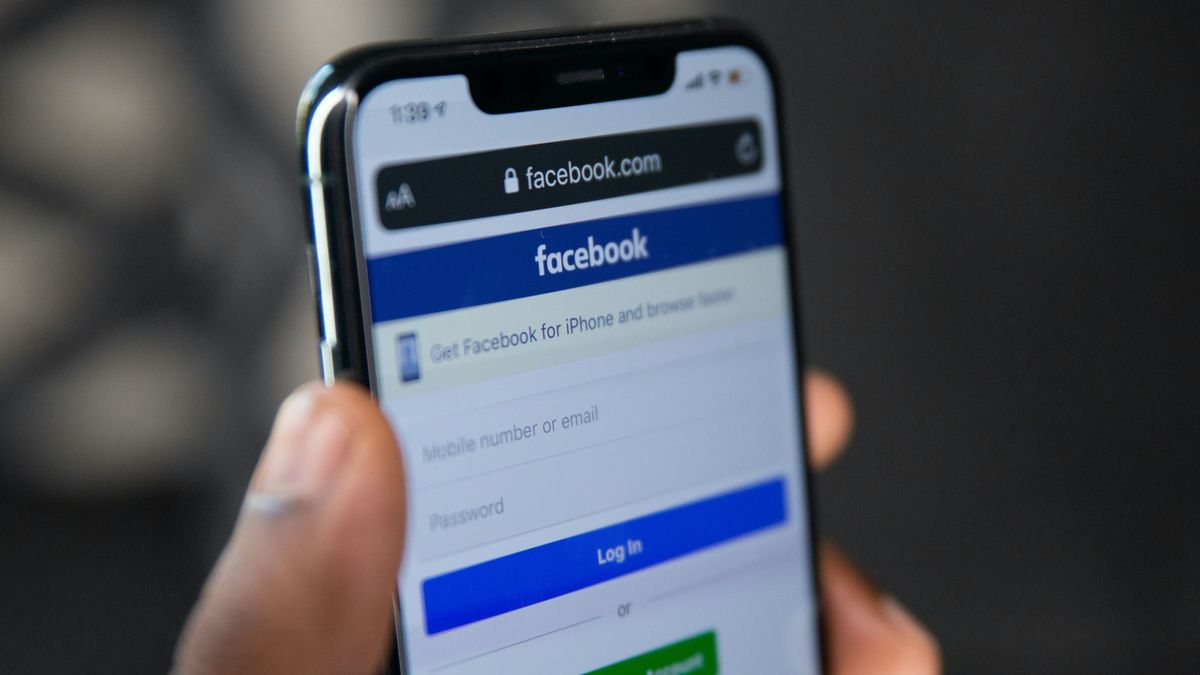 Lehullt a lepel: brutális árnyékcenzúrával hallgattatja el a Facebook a jobboldali szavazókat!