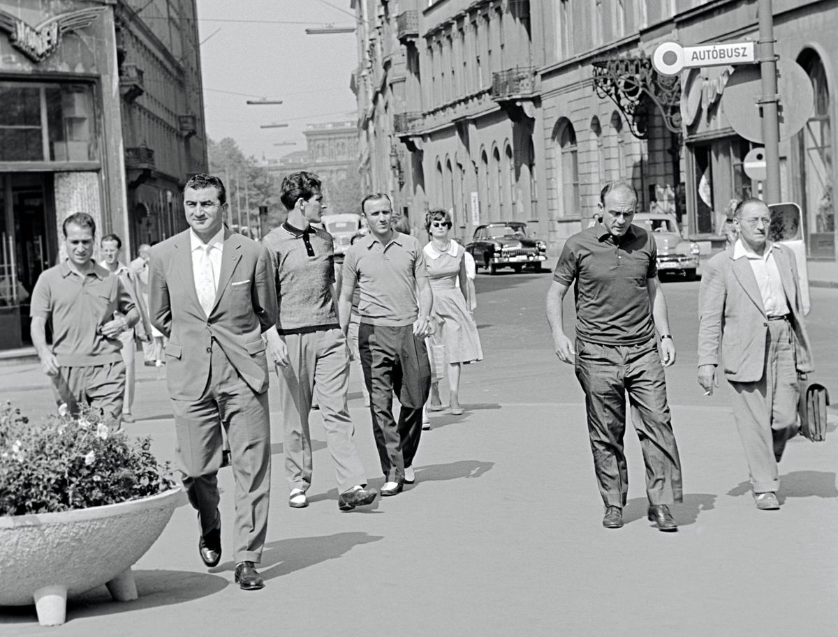 Real Madrid: TEJADA, Justo; PANCHIN, Enrique; DEL SOL, Luis; DI STEFANO, Alfredo; SANTAMARIA, Jose; MUNOZ, Miguel