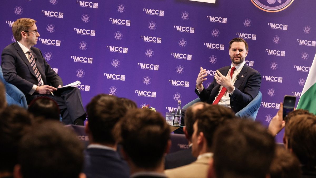 Annyira jól érzi magát az amerikai alelnök Budapesten, hogy marad még egy napot