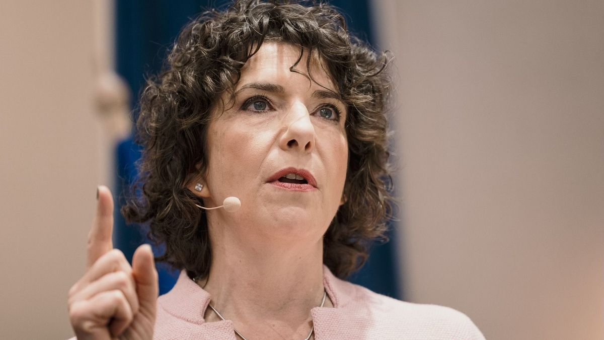 Dobrev Klára és pártja remélhetőleg tényleg a történelem szemétdombjára kerül