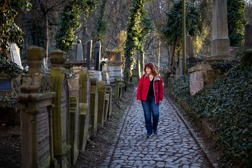 20260306  Miskolc Régi református temető riport a turisztikai újdonságokról és fellendülésről Fotó: Kállai Márton KM a képen: Rózsa Edit