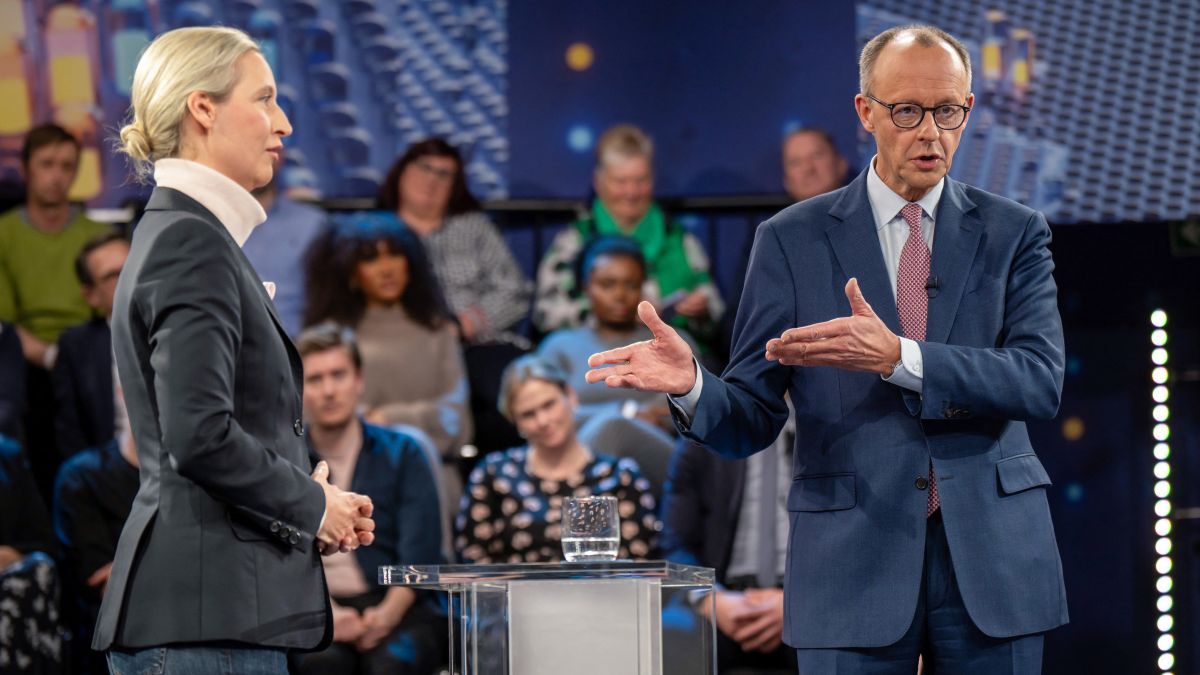 Bezuhant a német kormánypártok támogatottsága: ismét az AfD az élen