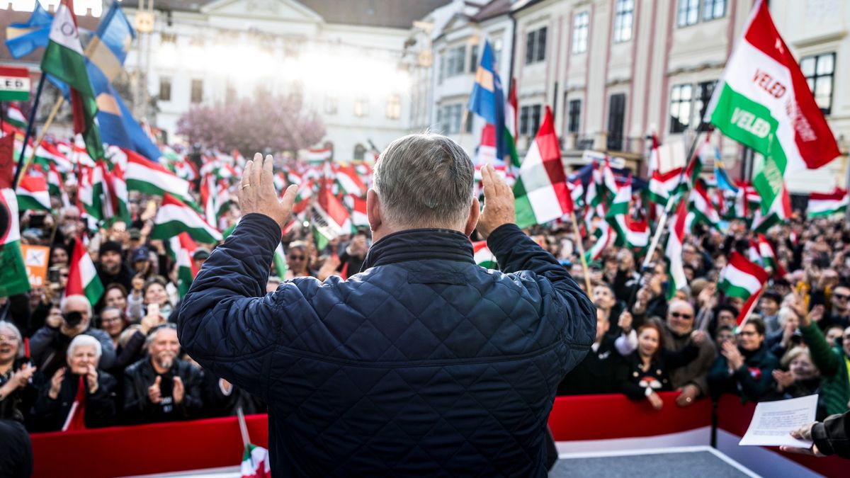 Végső hajrájában a kampány: óriási tömeg fogadta Orbán Viktort Sopronban is (GALÉRIA)
