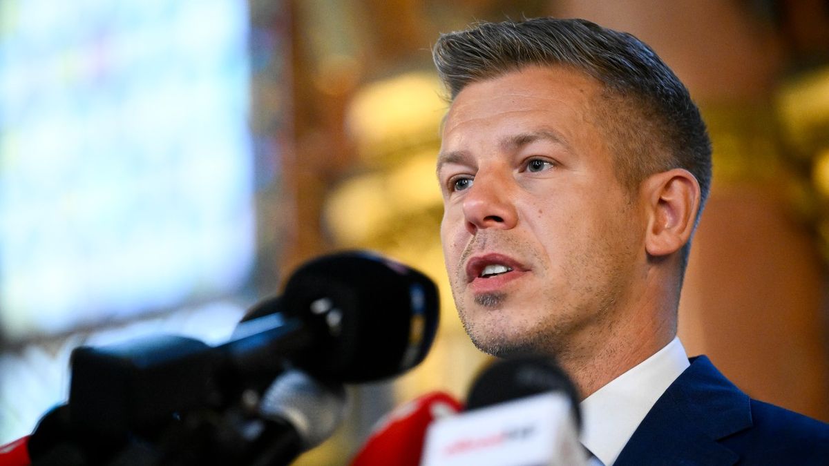 Ami azóta történik, az jogi értelemben kormányváltás még akkor is, ha jelentős következményekkel és átalakításokkal jár