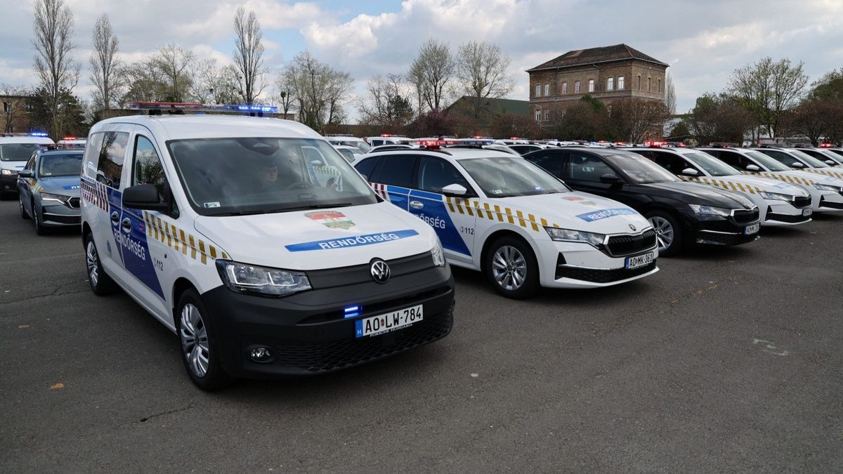 Milliárdos fejlesztés valósult meg a rendőrségnél: több száz új autó állt szolgálatba