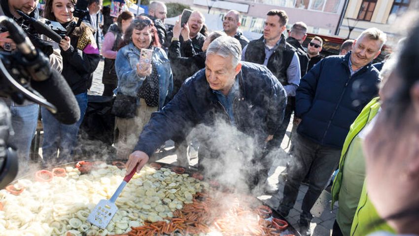 Hatalmas kampánybravúr a Fidesztől a végére: ilyen népszerű volt Orbán Viktorék kampánybusza