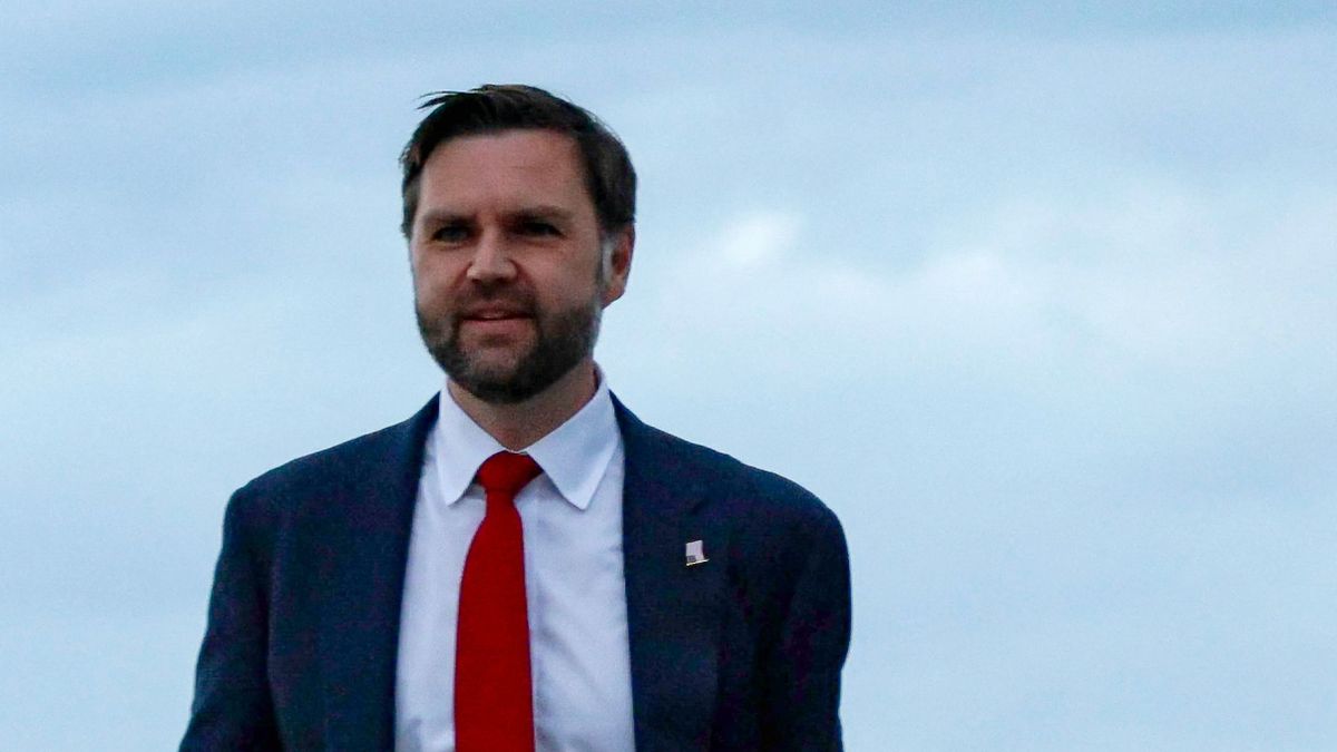 Végre itt van: így landolt JD Vance gépe Magyarországon (VIDEÓ)