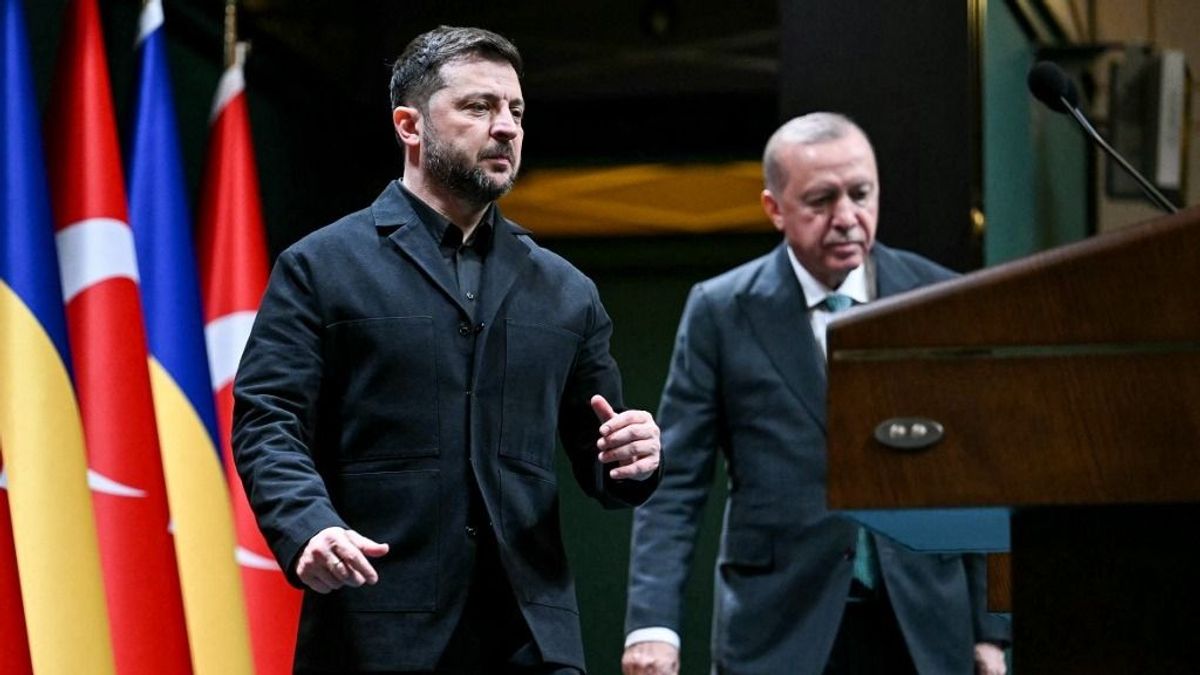 Valami készül: Törökországban landolt a kijevi delegáció, minden szem Zelenszkijre és Erdoganra szegeződik