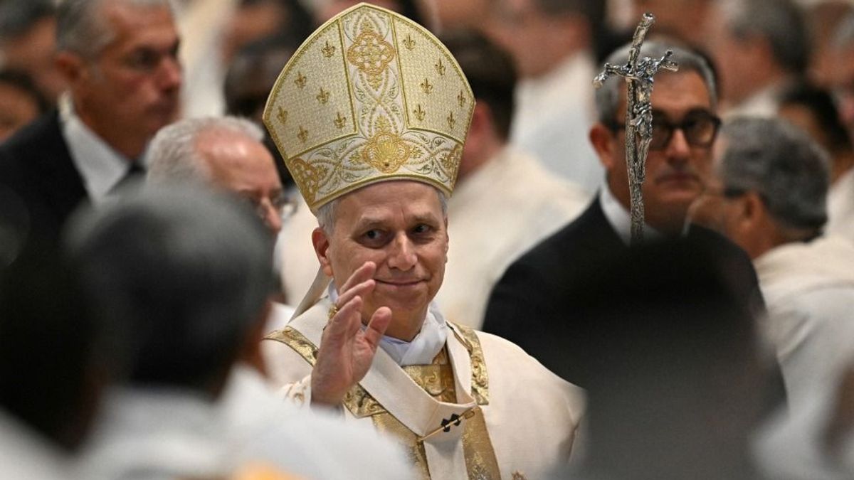 Történelmi pillanat Rómában: a pápa maga vitte végig a keresztet a Colosseumnál