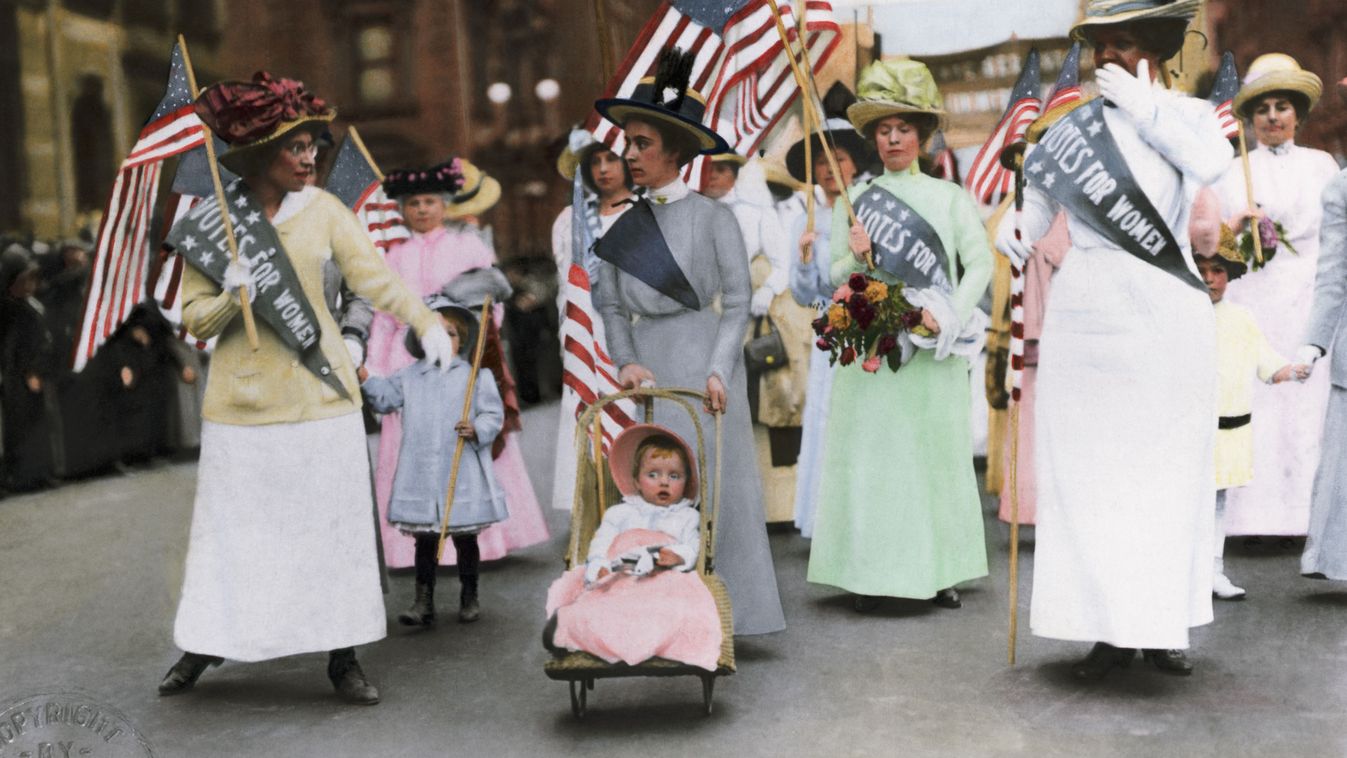 Hol láncra verve, hol csendes őrszemként