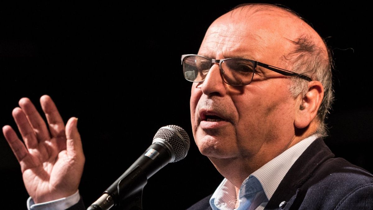 Baloldali alkotmányjogász: Nem ismerni a Tisza terveit, Magyar Péternek önkorlátozást kell tanúsítania