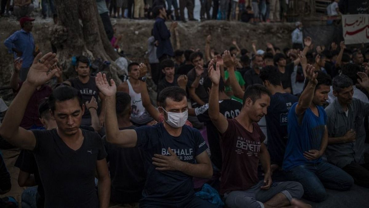 Csaknem megköveztek egy kislányt egy görögországi migránstáborban, akit eladott a családja